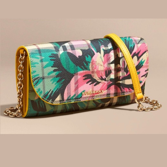 Burberry Handbags - NWT Burberry Haymarket Floral Print Henley Wallet